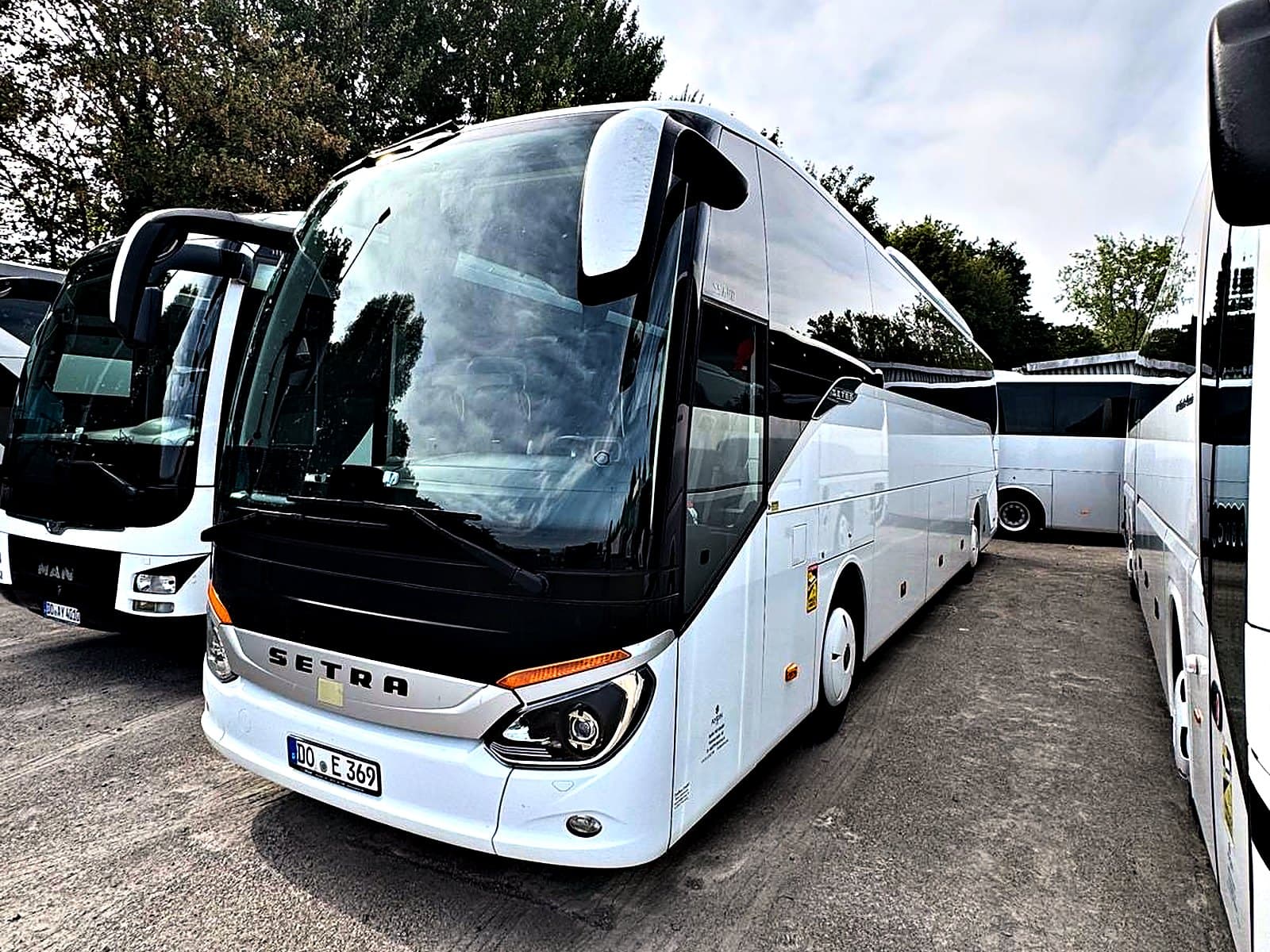 Touring coach – Setra ComfortClass / MAN / Mercedes-Benz Tourismo
