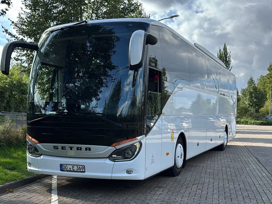 Setra Fernreisebus DO E 369 von Big Bus Europa in der Frontansicht