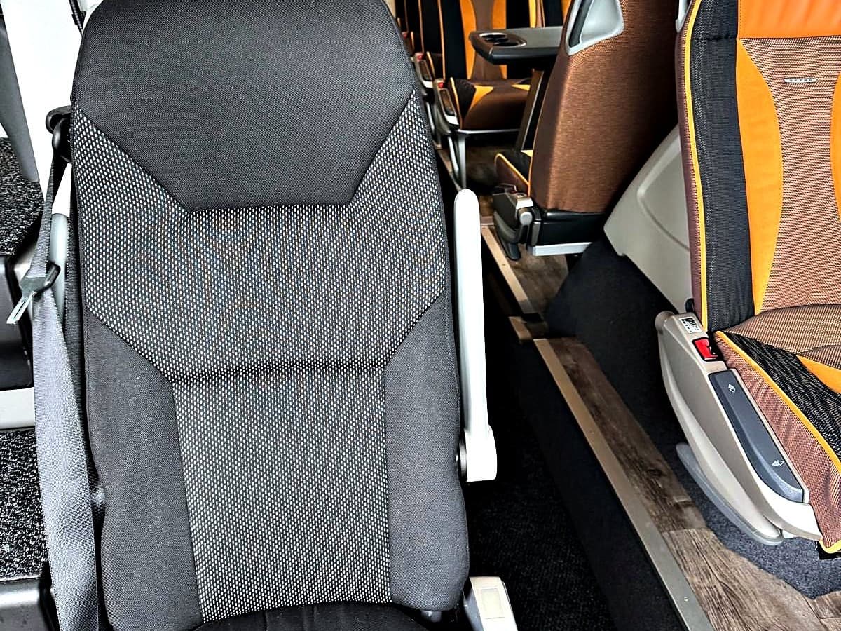 Bequemer Reisesitz mit verstellbarer Lehne